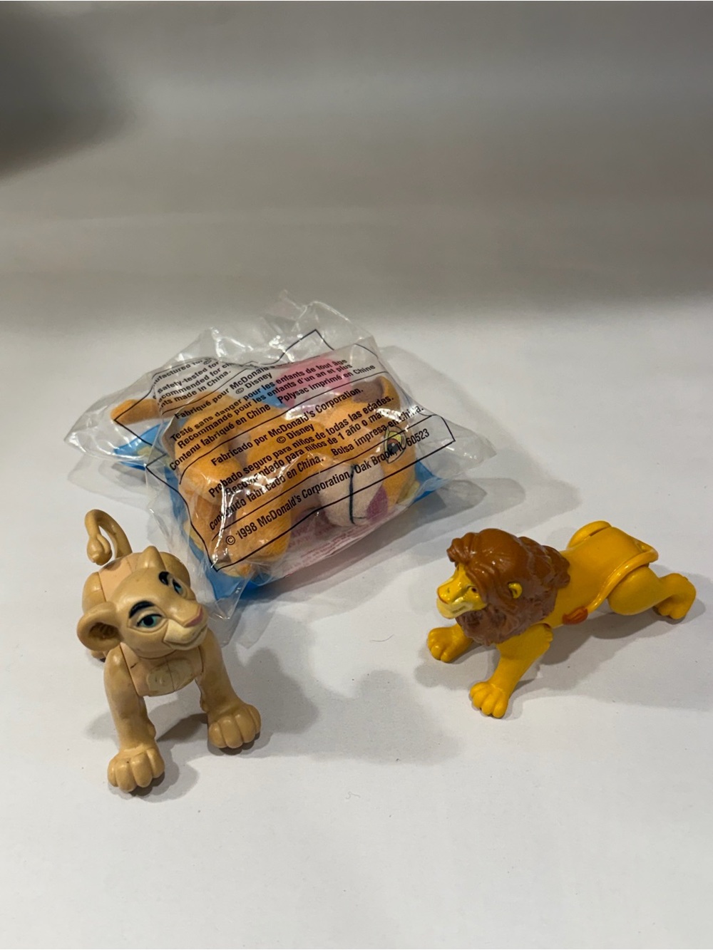 McDonald's Lion King Simba & Mufasa Figures - Yellow/Tan/Brown